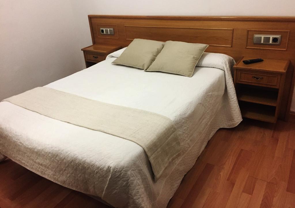 Hostal La Casilla Guitiriz Bagian luar foto